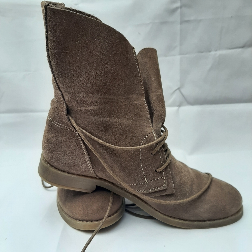 CHOCOLAT BLU suede lace up boots tan boho contemporary size 6.5